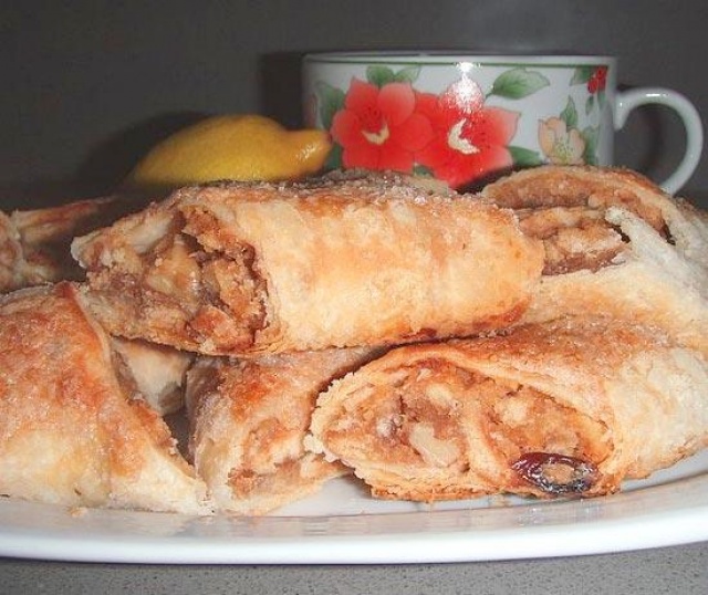 Рецепт штрудель с орехами и изюмом рецепт с пошагово Рецепт штрудель с орехами и изюмом рецепт с пошагово