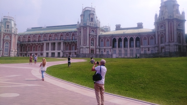 кто курирует школы по царицино